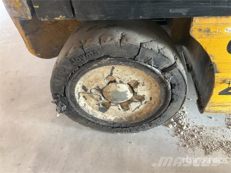 Yale ERC050VGN36TE083 4750 lb Montacargas Electrico / E Električni viličari