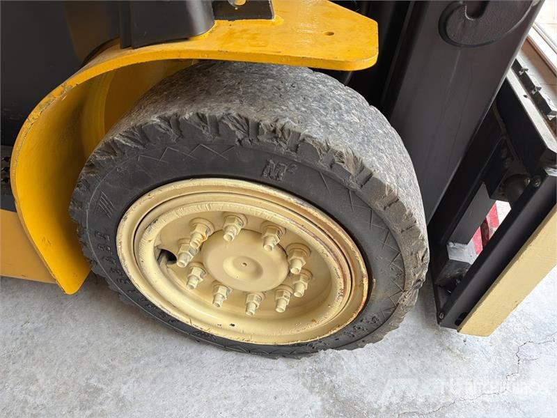 Yale ERP080VME80TE094 7950 lb Montacargas Electrico / E Akumulátorové vozíky