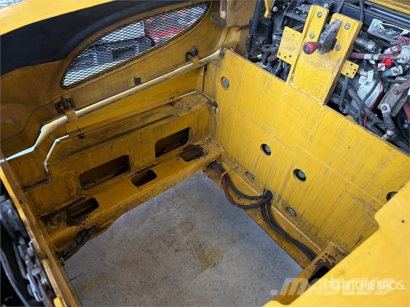 Yale ERP080VME80TE094 7950 lb Montacargas Electrico / E Akumulátorové vozíky