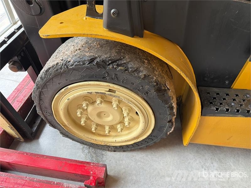 Yale ERP080VME80TE094 7950 lb Montacargas Electrico / E Akumulátorové vozíky