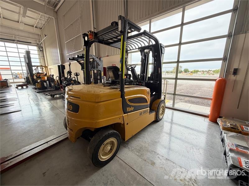 Yale ERP080VME80TE094 7950 lb Montacargas Electrico / E Akumulátorové vozíky