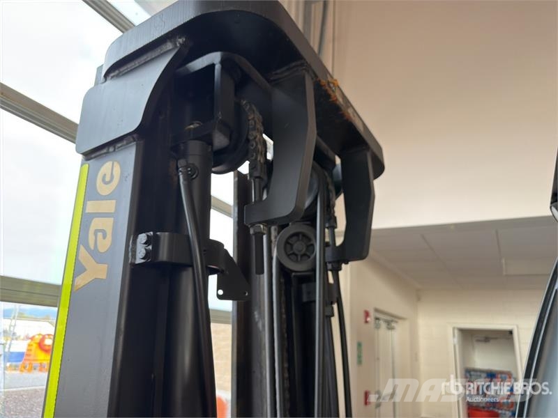 Yale ERP080VME80TE094 7950 lb Montacargas Electrico / E Akumulátorové vozíky