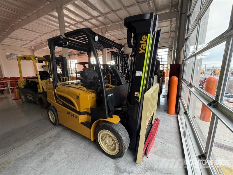 Yale ERP080VME80TE094 7950 lb Montacargas Electrico / E Akumulátorové vozíky