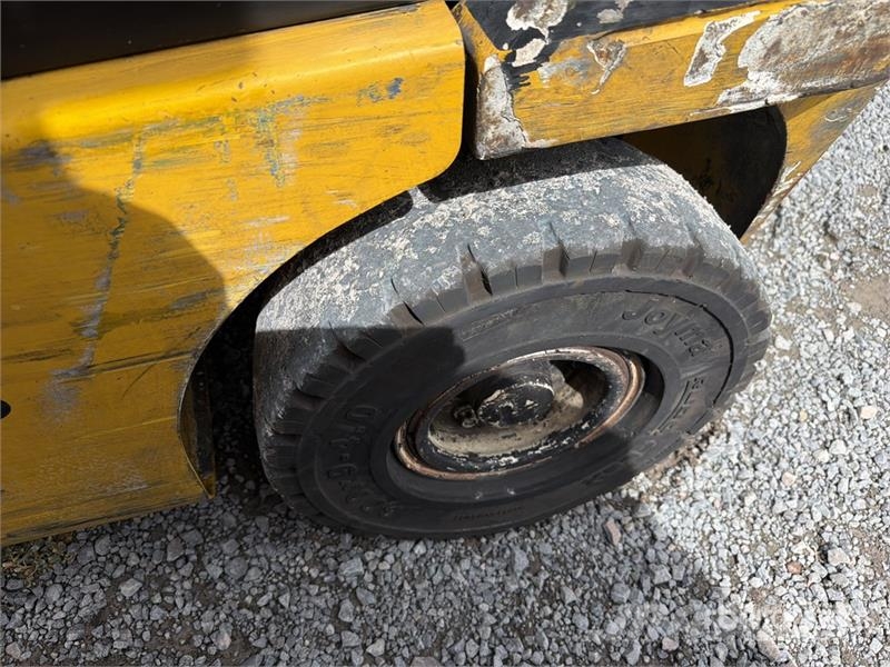 Yale GLP050MXE2120 5100 lb Cushion Tire Montacargas / F Другие складские механизмы