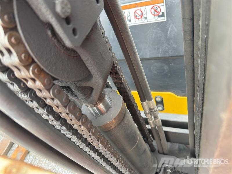 Yale GLP050MXE2120 5100 lb Cushion Tire Montacargas / F Інше