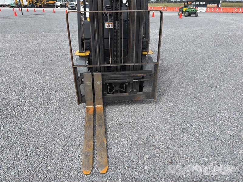 Yale GLP050MXE2120 5100 lb Cushion Tire Montacargas / F Другие складские механизмы
