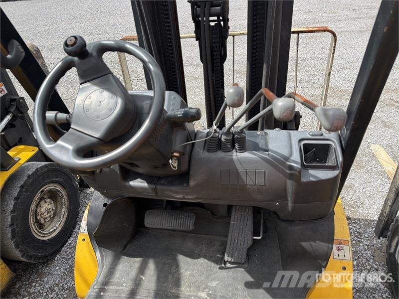 Yale GLP050MXE2120 5100 lb Cushion Tire Montacargas / F Другие складские механизмы