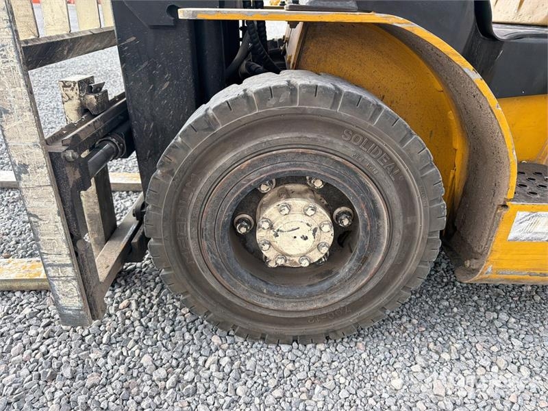Yale GP050MXNEAE084 4000 lb Cushion Tire Montacargas /  Montacargas - otros