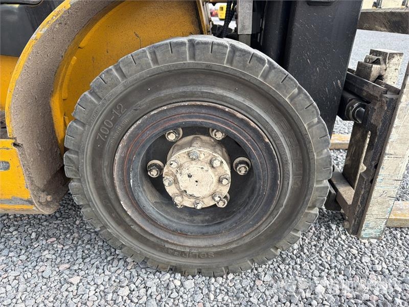 Yale GP050MXNEAE084 4000 lb Cushion Tire Montacargas /  Montacargas - otros
