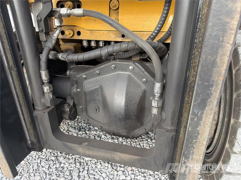 Yale GP050MXNEAE084 4000 lb Cushion Tire Montacargas /  Montacargas - otros