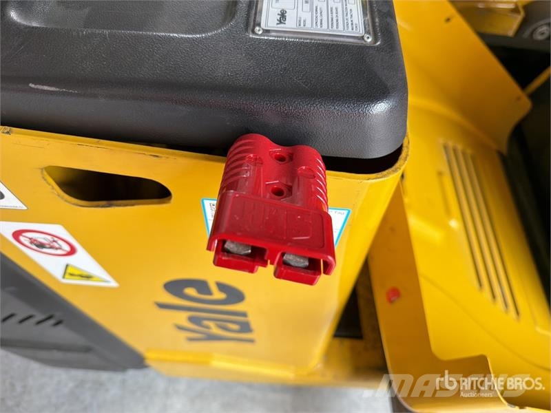 Yale MC10 2200 lb Apilador Electrico / Electric Stacker Empilhadeiras autopropelidas