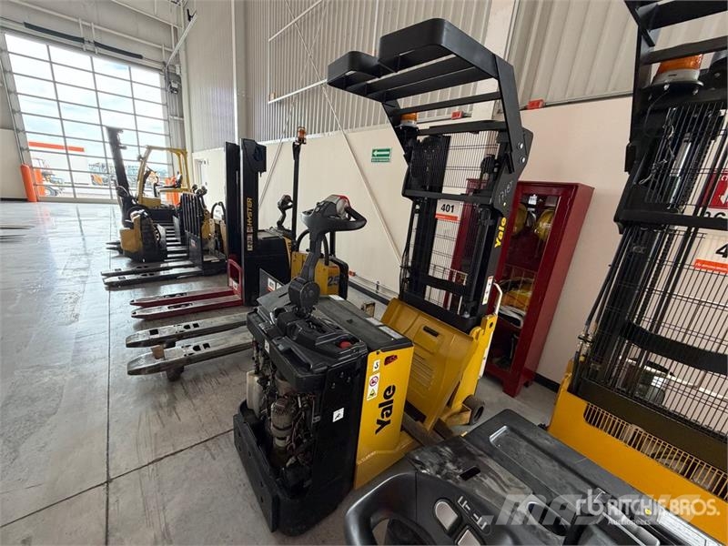 Yale MC10 2200 lb Apilador Electrico / Electric Stacker Самоходные электроштабелёры