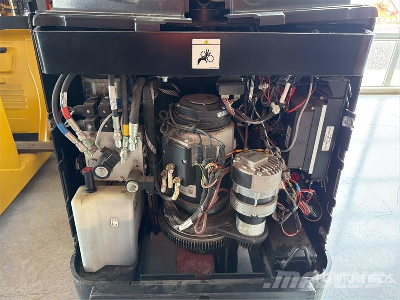 Yale MC10 2200 lb Apilador Electrico / Electric Stacker Empilhadeiras autopropelidas