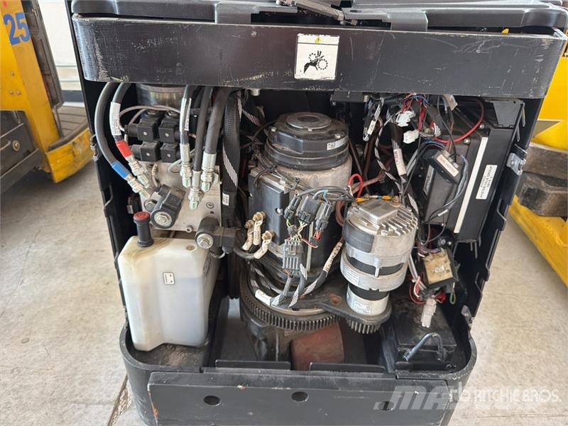 Yale MC10 2200 lb Apilador Electrico / Electric Stacker Самоходные электроштабелёры