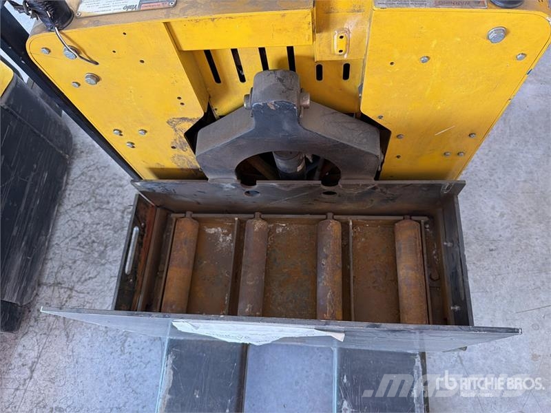 Yale MPE060LF 6000 lb Montacargas de Patin / Pallet Jac Handhubwagen
