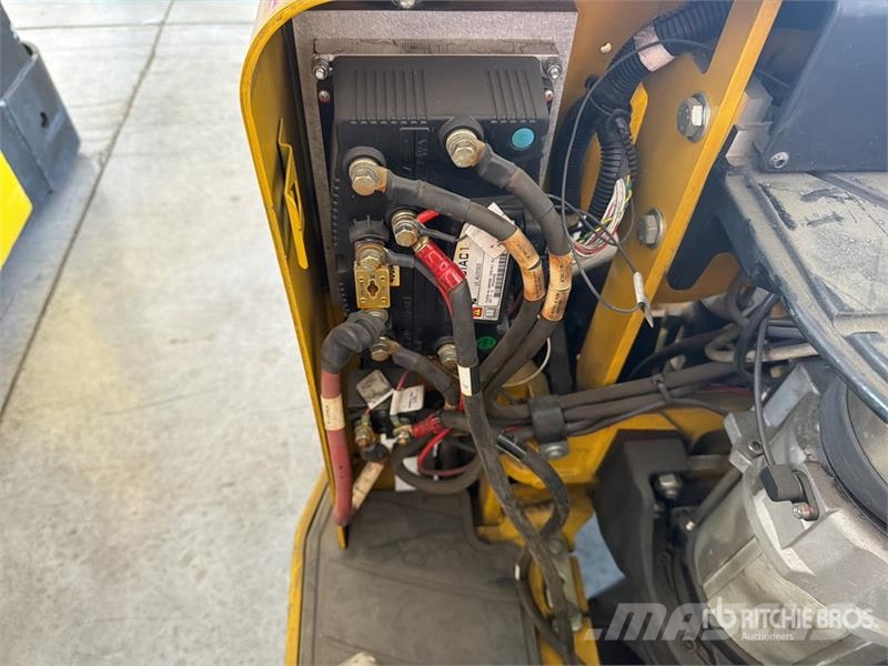 Yale MPE060LF 6000 lb Montacargas de Patin / Pallet Jac Handhubwagen