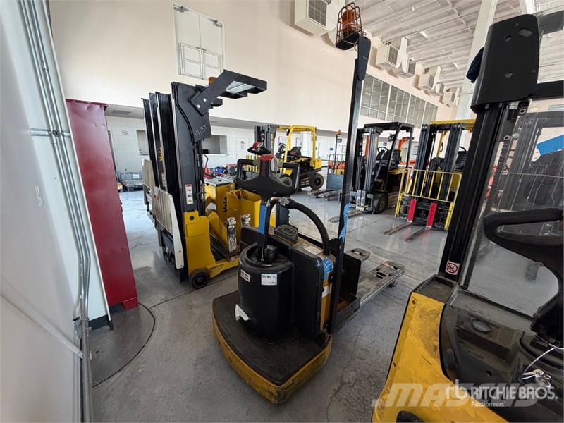 Yale MPE060LF 6000 lb Montacargas de Patin / Pallet Jac Handhubwagen