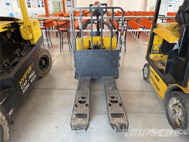 Yale MPE060LF 6000 lb Montacargas / Pallet Jack Handhubwagen