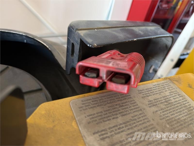 Yale MPE060LF 6000 lb Montacargas de Patin / Pallet Jac Handhubwagen