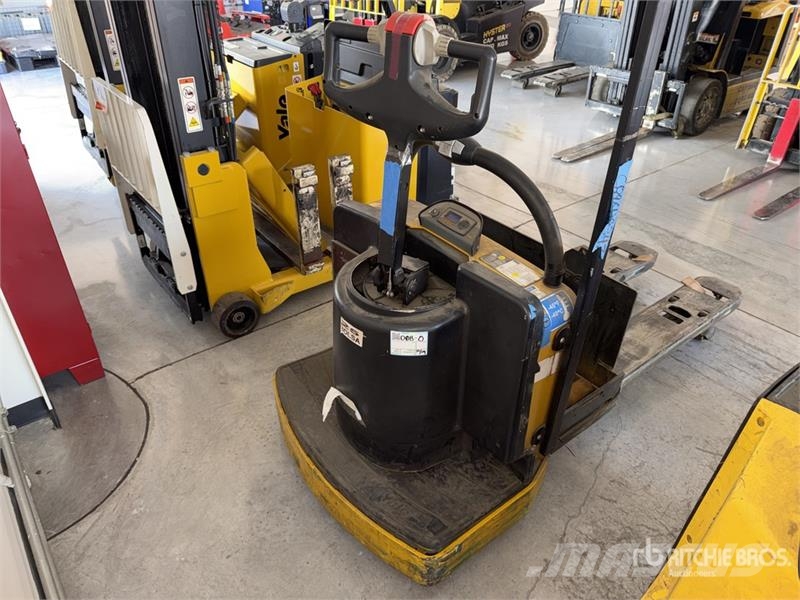Yale MPE060LF 6000 lb Montacargas de Patin / Pallet Jac Handhubwagen