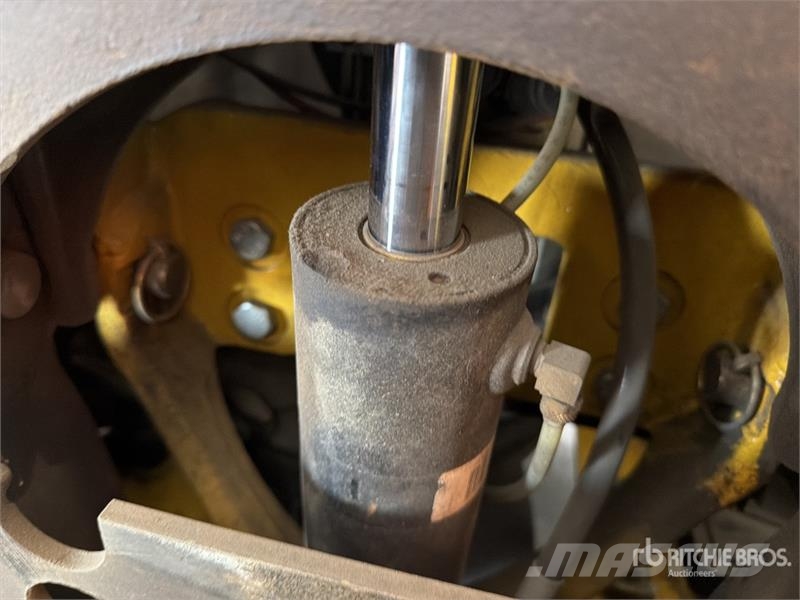 Yale MPE060LF 6000 lb Montacargas de Patin / Pallet Jac Handhubwagen