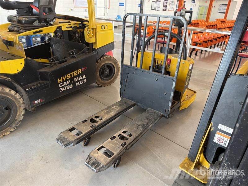 Yale MPE060LF 6000 lb Montacargas / Pallet Jack Handhubwagen