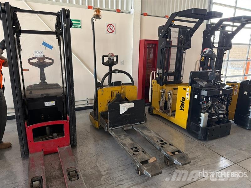 Yale MPE060LF 6000 lb Montacargas de Patin / Pallet Jac Handhubwagen