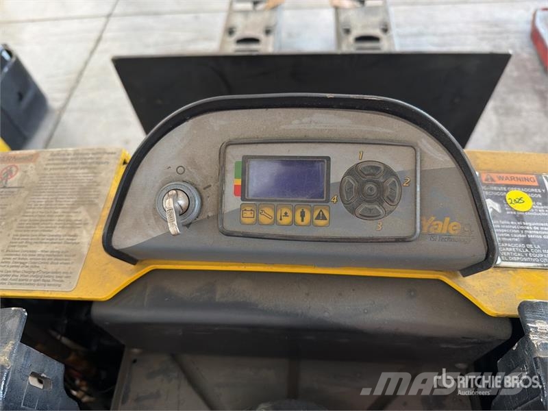 Yale MPE060LF 6000 lb Montacargas de Patin / Pallet Jac Handhubwagen