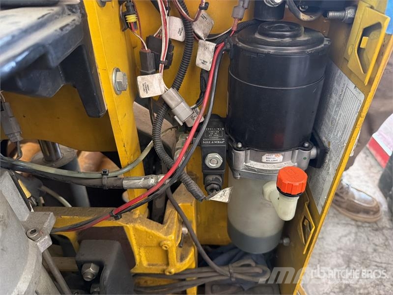 Yale MPE060LF 6000 lb Montacargas de Patin / Pallet Jac Handhubwagen