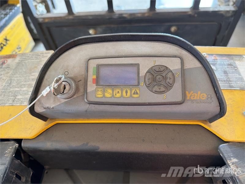 Yale MPE060LVGN24T2748 Transpaletas Manuales