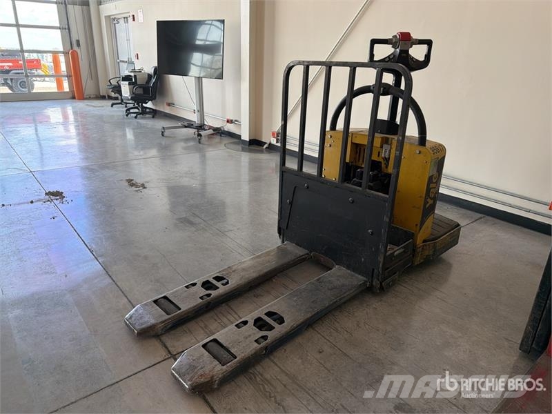 Yale MPE060LVGN24T2748 Handhubwagen