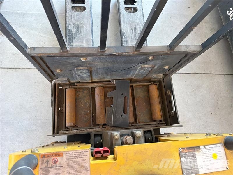 Yale MPE060LVGN24T2748 Transpaletas Manuales