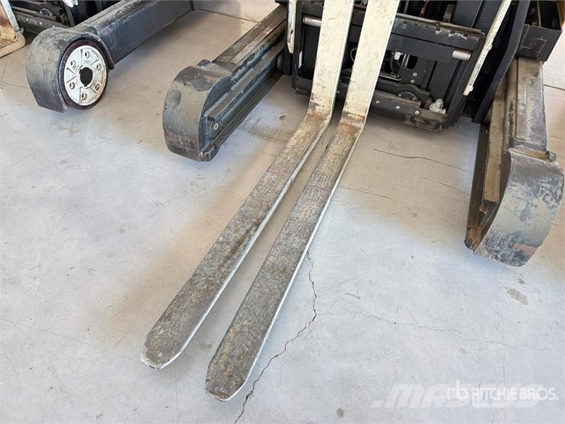 Yale MR16 3500 lb Montacargas Electrico / Reach Truck Tolóoszlopos targonca
