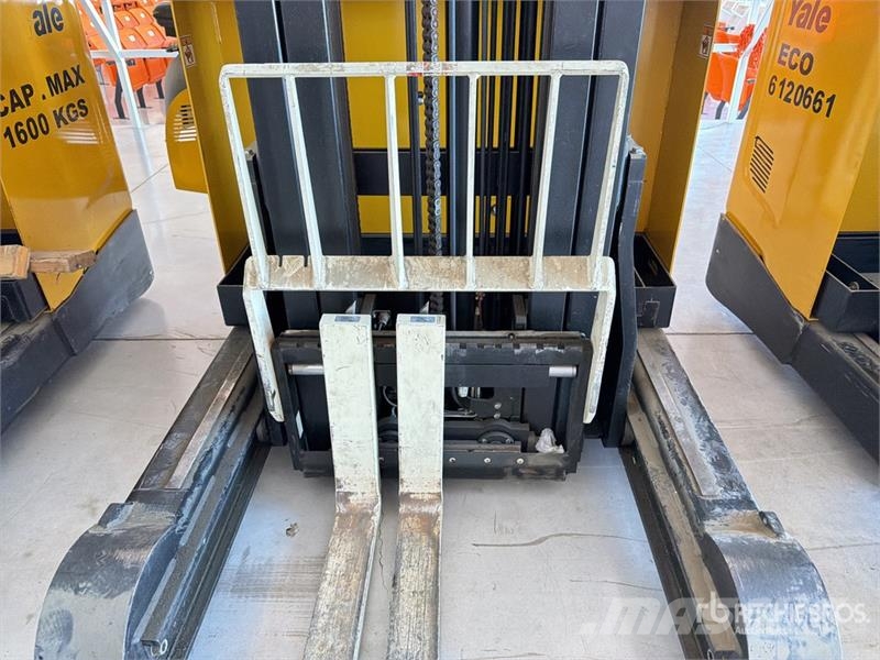 Yale MR16 3500 lb Montacargas Electrico / Reach Truck Tolóoszlopos targonca