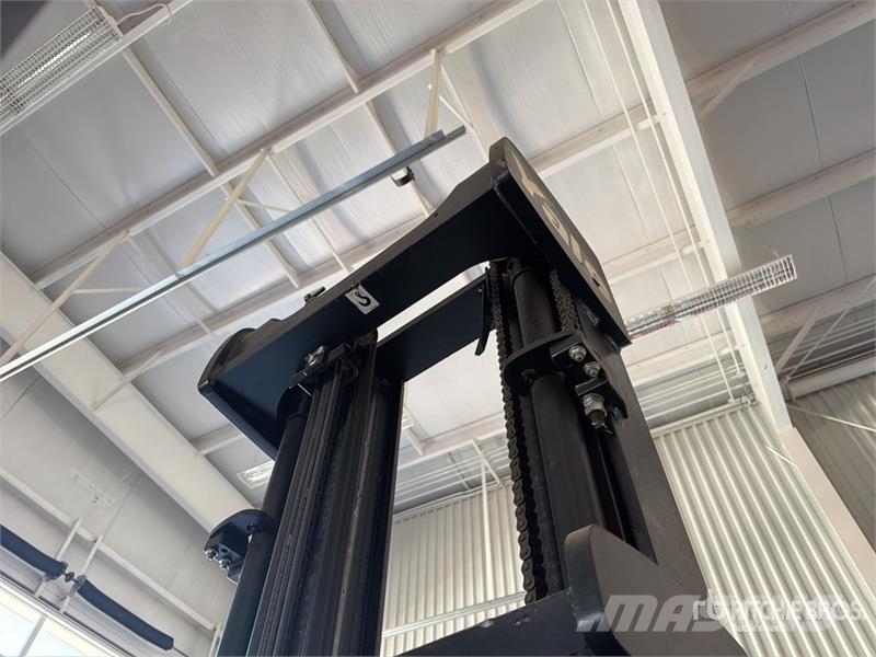 Yale MR16 3500 lb Montacargas Electrico / Reach Truck شاحنة مناولة
