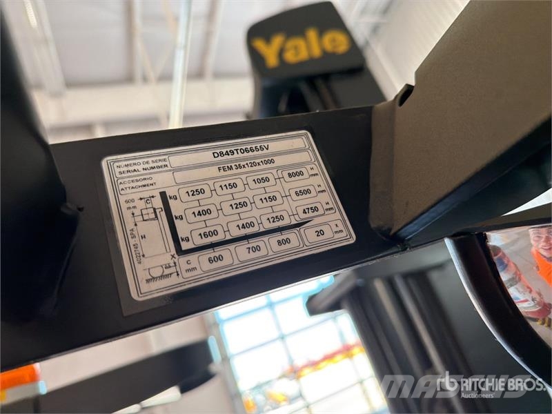 Yale MR16 3500 lb Montacargas Electrico / Reach Truck شاحنة مناولة