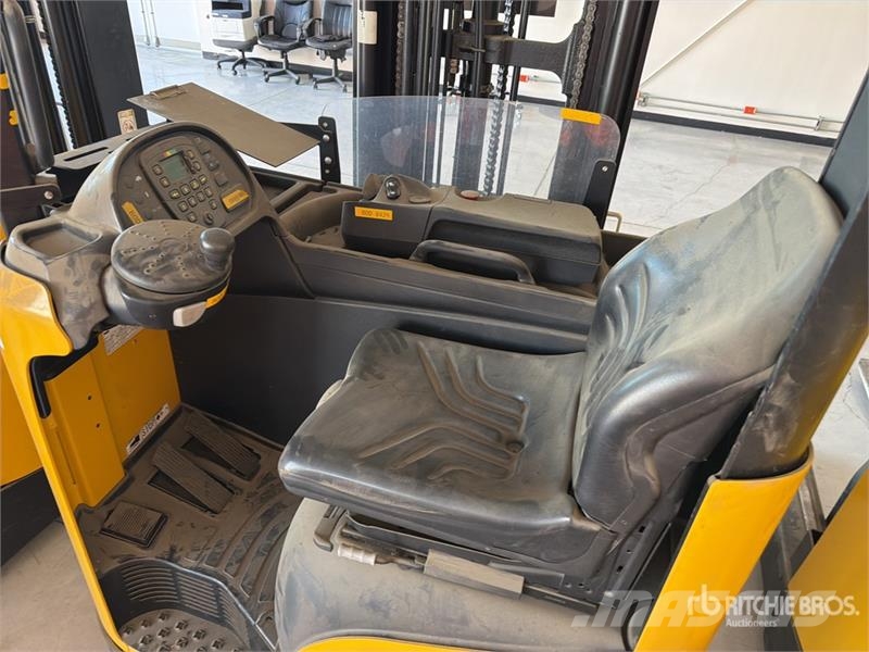 Yale MR16 3500 lb Montacargas Electrico / Reach Truck شاحنة مناولة