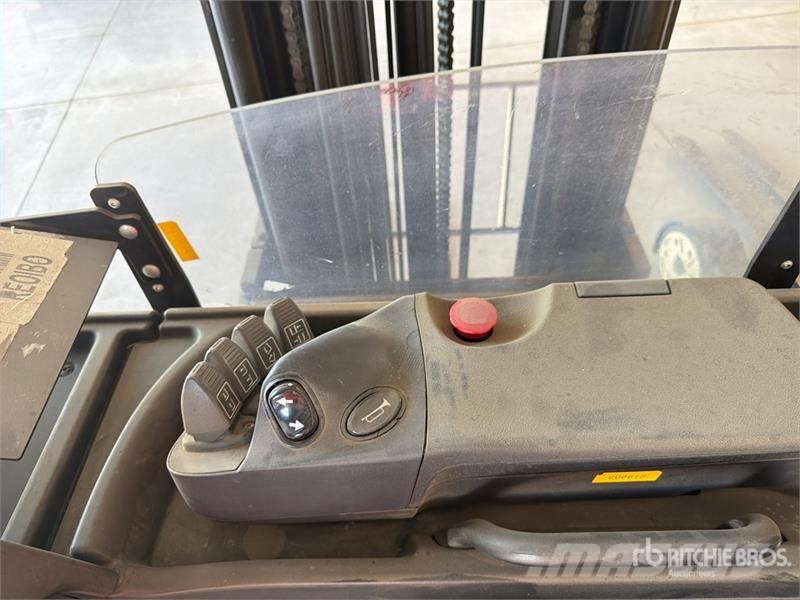 Yale MR16 3500 lb Montacargas Electrico / Reach Truck شاحنة مناولة
