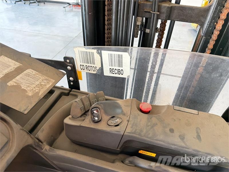 Yale MR16 3500 lb Montacargas Electrico / Reach Truck Tolóoszlopos targonca