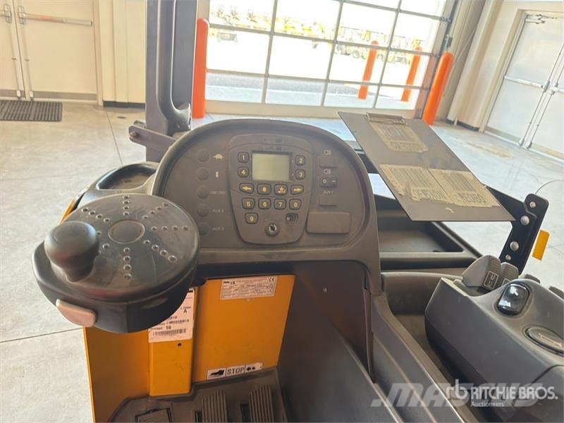 Yale MR16 3500 lb Montacargas Electrico / Reach Truck شاحنة مناولة