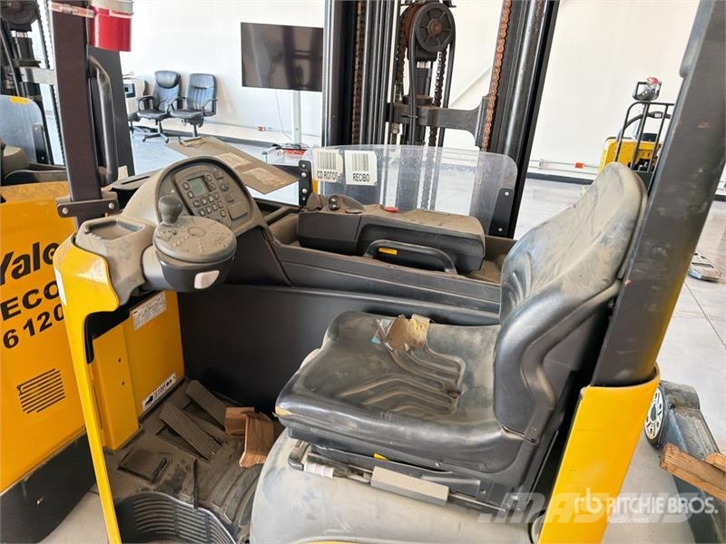 Yale MR16 3500 lb Montacargas Electrico / Reach Truck Tolóoszlopos targonca