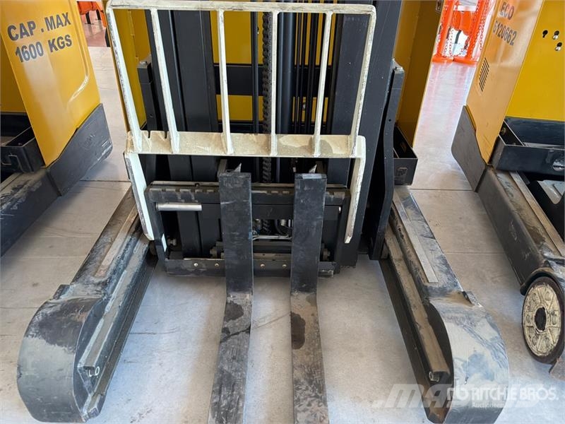 Yale MR16 3500 lb Montacargas Electrico / Reach Truck شاحنة مناولة