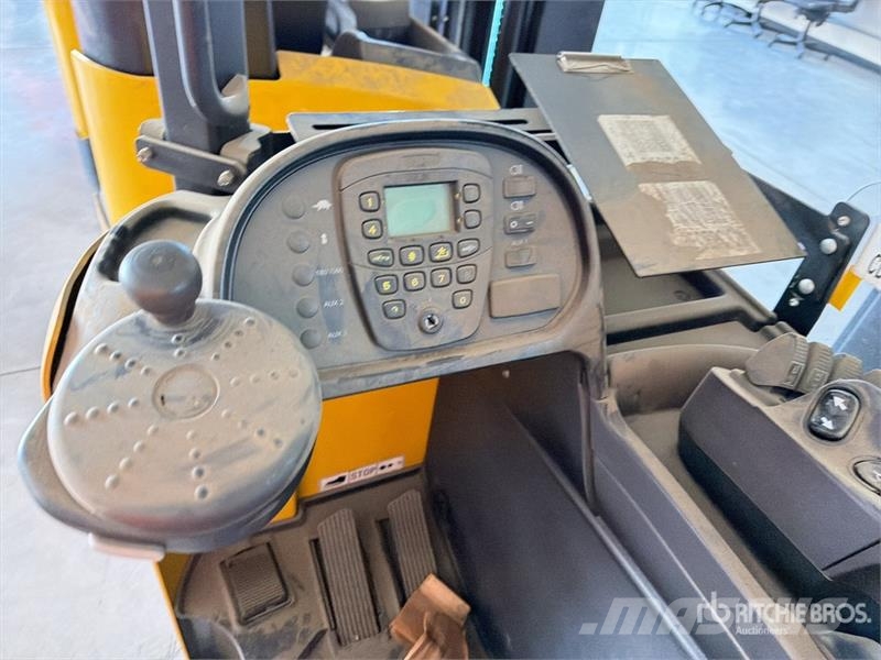 Yale MR16 3500 lb Montacargas Electrico / Reach Truck Tolóoszlopos targonca