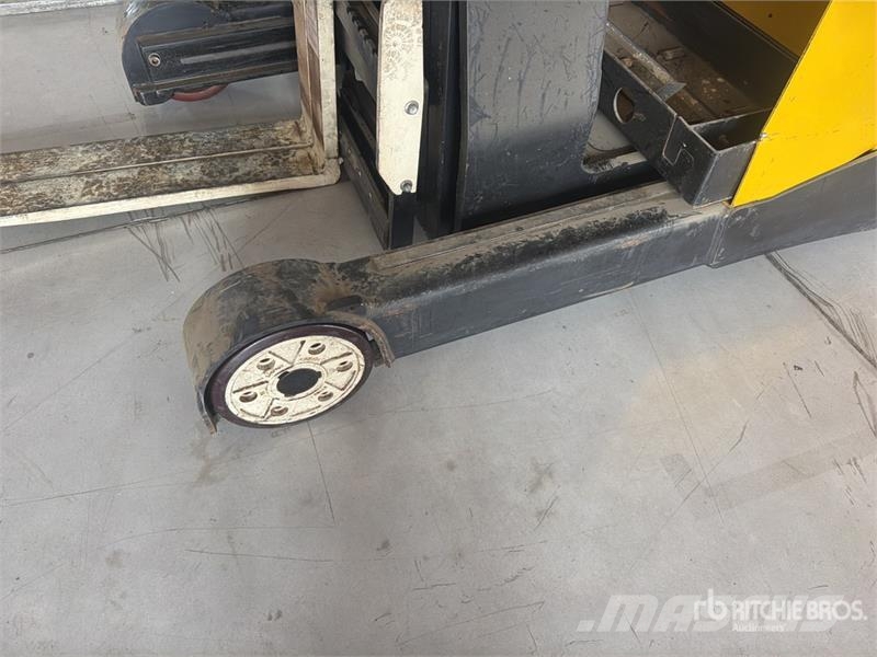 Yale MR16 3500 lb Montacargas Electrico / Reach Truck Viljuškari sa pomičnim stupom