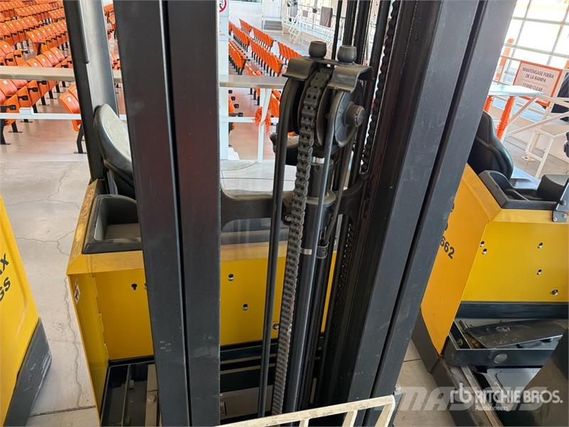 Yale MR16 3500 lb Montacargas Electrico / Reach Truck شاحنة مناولة