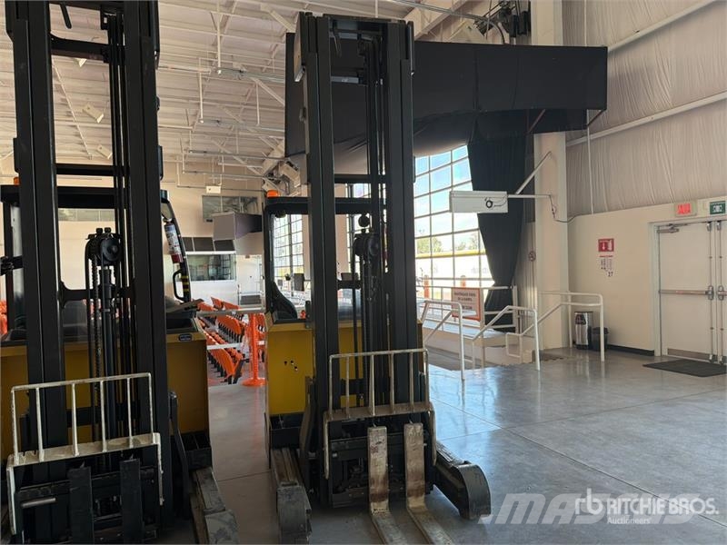 Yale MR16 3500 lb Montacargas Electrico / Reach Truck شاحنة مناولة