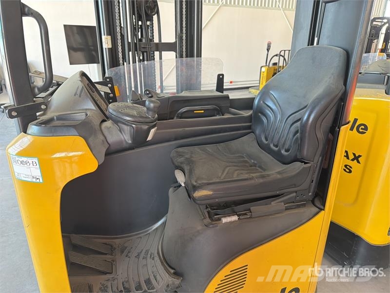 Yale MR16 3500 lb Montacargas Electrico / Reach Truck شاحنة مناولة