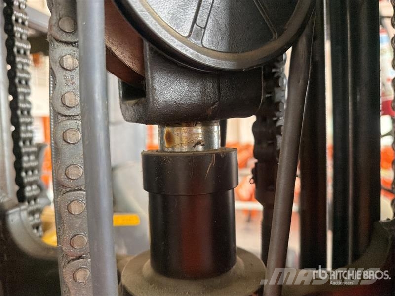 Yale MR16 3500 lb Montacargas Electrico / Reach Truck Viljuškari sa pomičnim stupom
