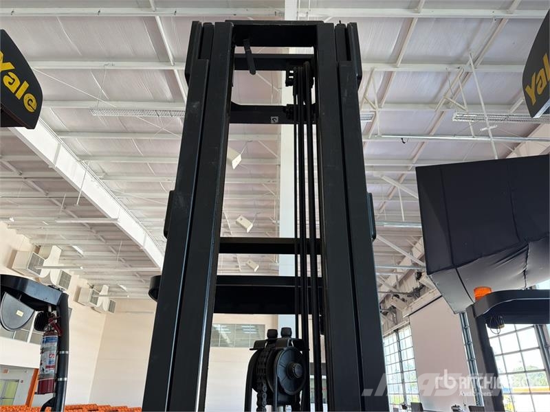 Yale MR16 3500 lb Montacargas Electrico / Reach Truck شاحنة مناولة