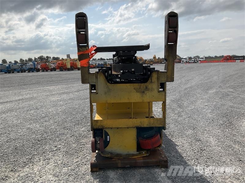 Yale NDR035EBNM36TE157 3000 lb Montacragas Electrico / 리치 트럭
